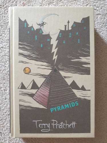 Pyramids discworld the - pyramids:, gods