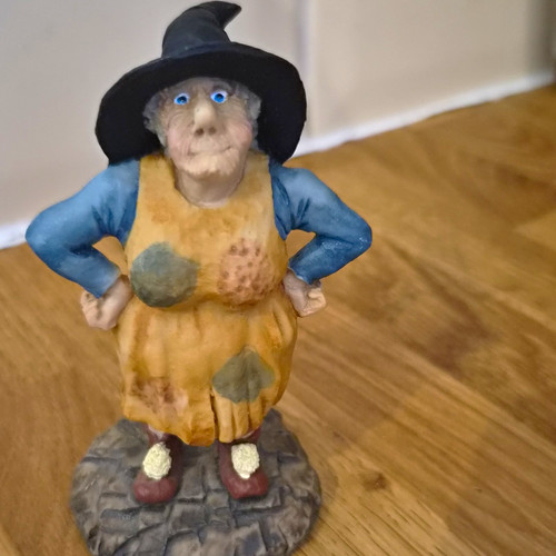 Clarecraft discworld granny - discworld,
