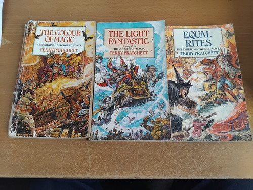 Terry pratchett paperback - pratchett, 3x