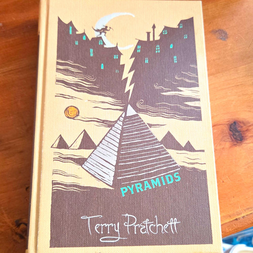Terry pratchett pyramids - terry,